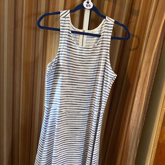 Dresses & Skirts - 89 Thyme and Honey size L